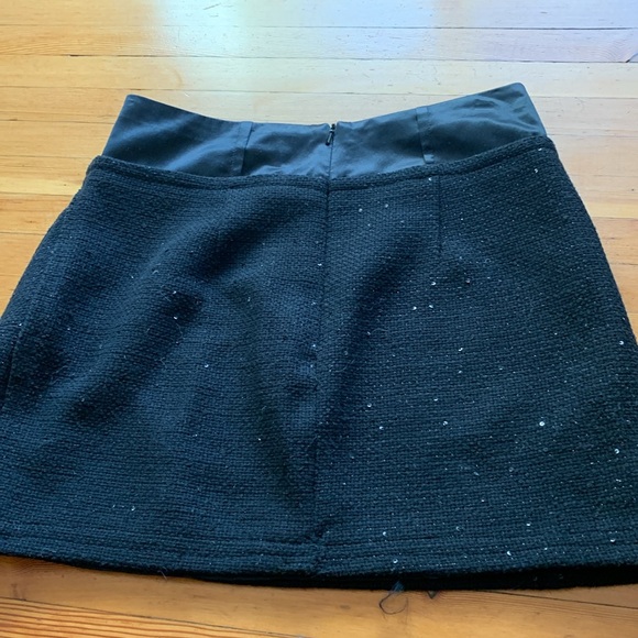 Black woven mini skirt with miniature sequins and silky top - Picture 3 of 5